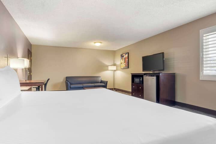 Room 10 of 43