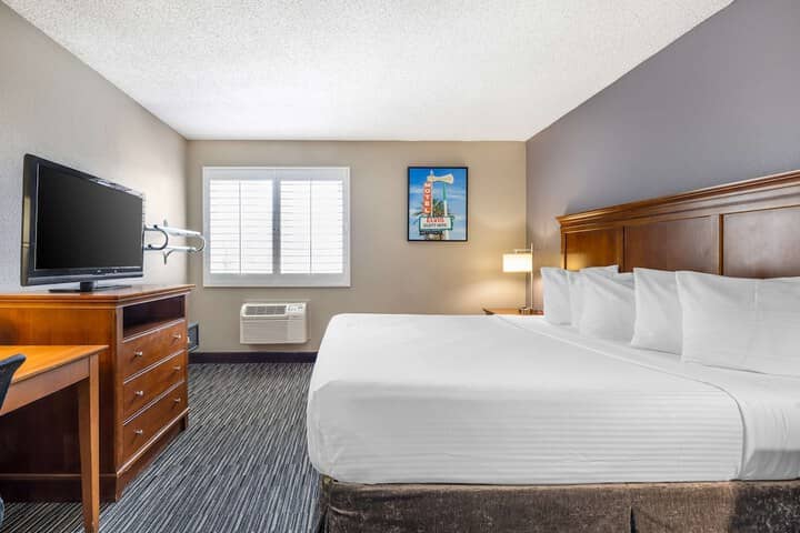 Room 8 of 43